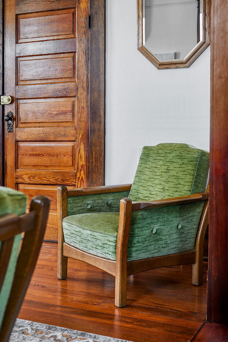 6 Linden Studio Chair